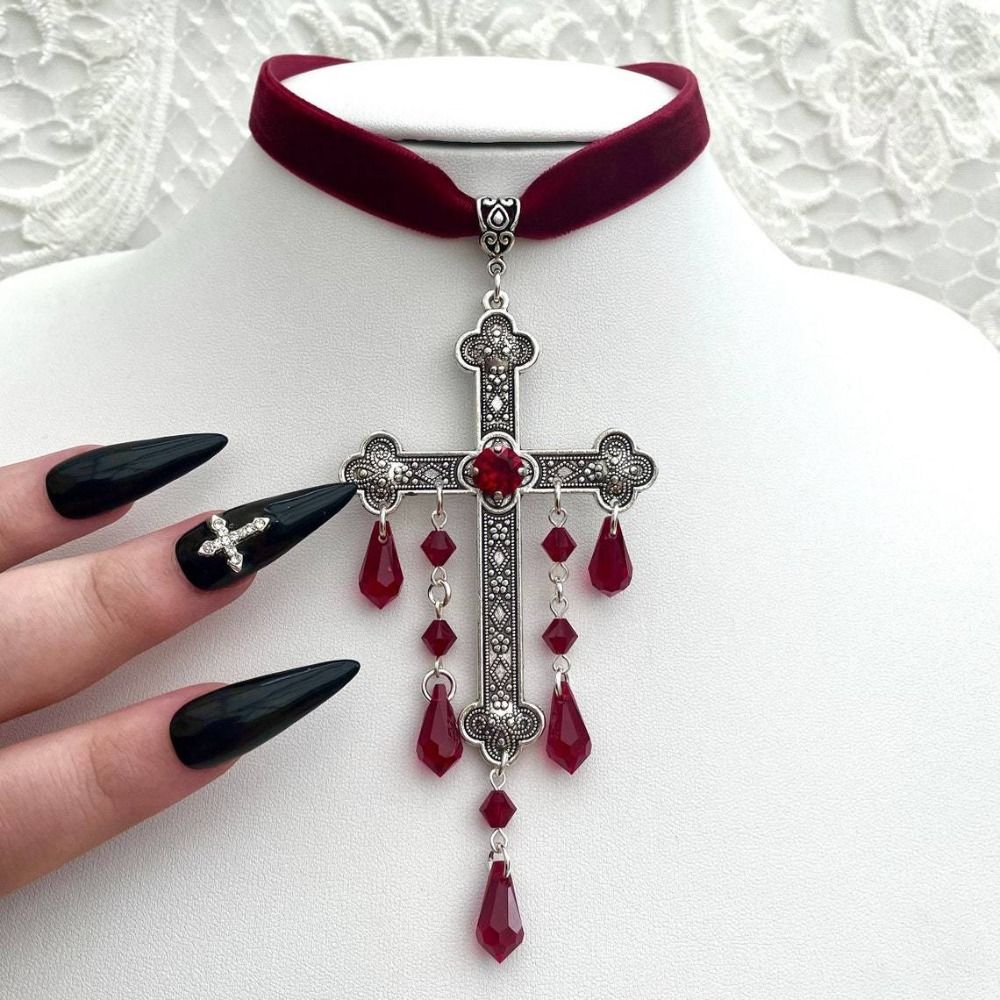 Vintage Fashion Retro Outfit - Retro Style Large Cross Pendant Choker